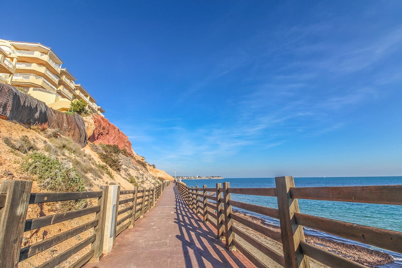2 soverom Leilighet til salgs i Dehesa de Campoamor med svømmebasseng - € 199 000 (Ref: 10052015)