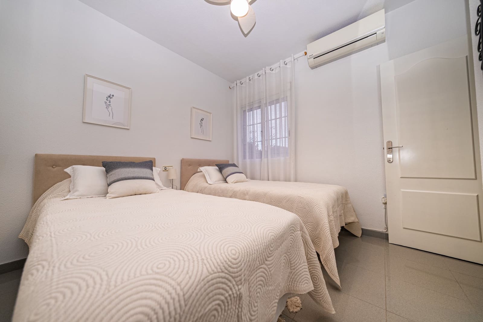 2 soveværelse Lejlighed til salg i Playa Flamenca med swimmingpool - € 290.000 (Ref: 10074484)