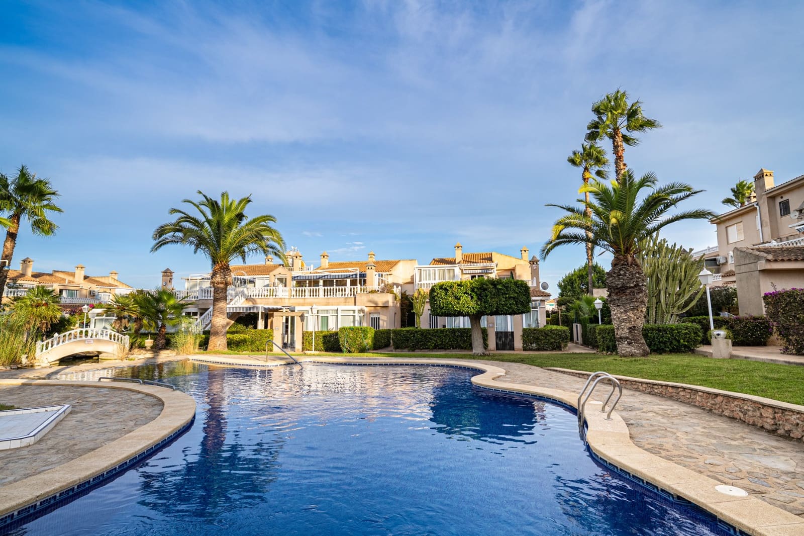 2 soveværelse Lejlighed til salg i Playa Flamenca med swimmingpool - € 290.000 (Ref: 10074484)