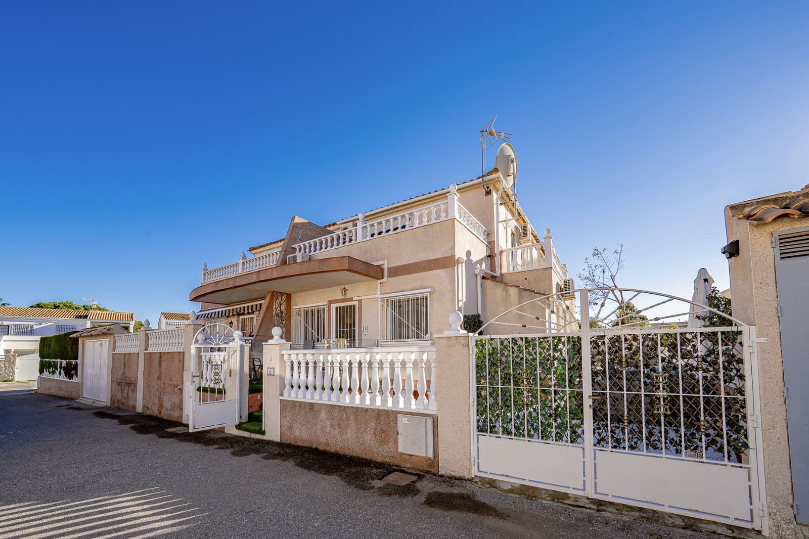 3 Zimmer Reihenhaus zu verkaufen in Cabo Roig mit Pool - 225.000 € (Ref: 10091281)