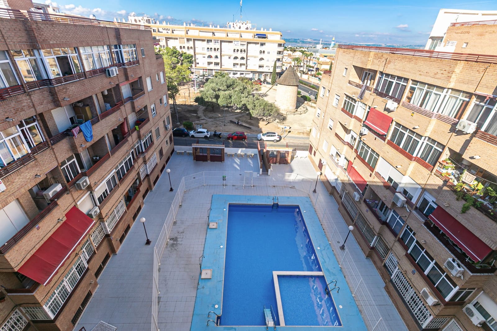 1 makuuhuone Huoneisto myytävänä paikassa Torrevieja mukana uima-altaan 
autotalli - 95 000 € (Ref: 10113353)