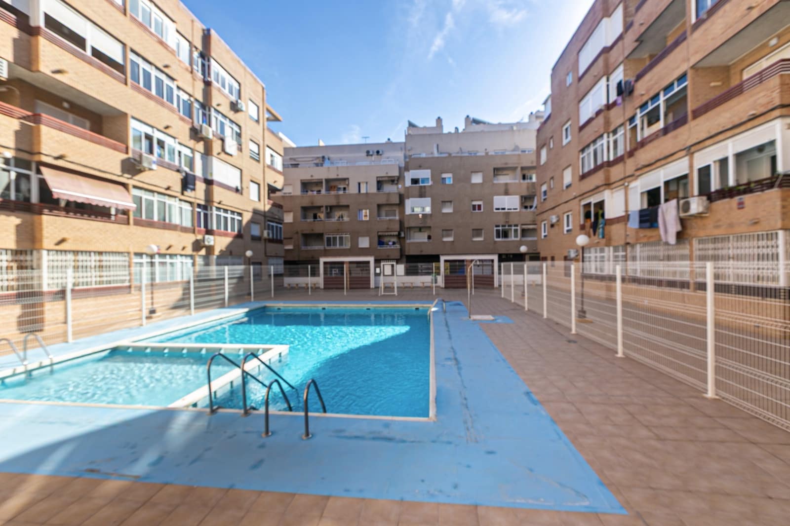 1 makuuhuone Huoneisto myytävänä paikassa Torrevieja mukana uima-altaan 
autotalli - 95 000 € (Ref: 10113353)