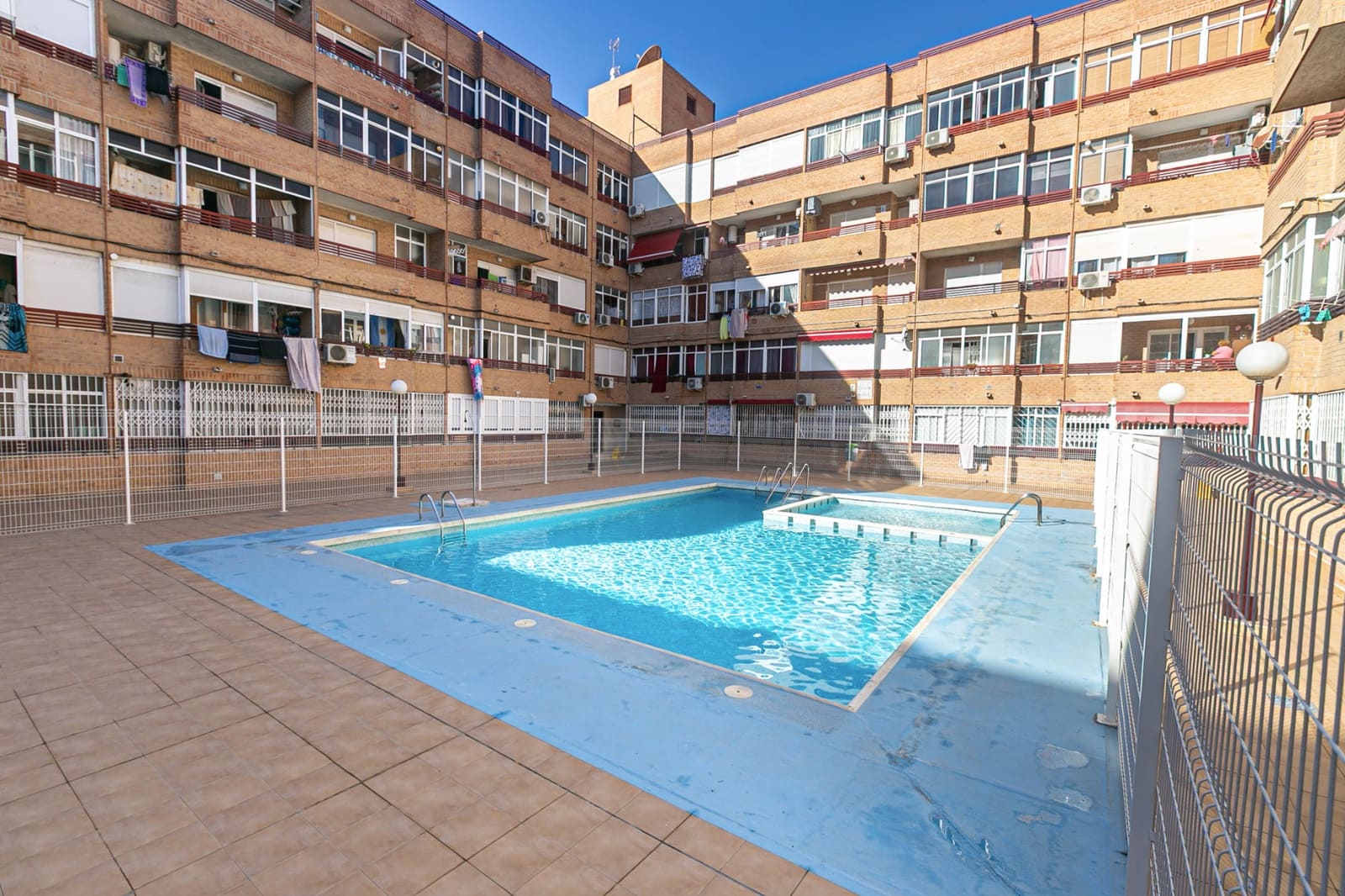 1 makuuhuone Huoneisto myytävänä paikassa Torrevieja mukana uima-altaan 
autotalli - 95 000 € (Ref: 10113353)