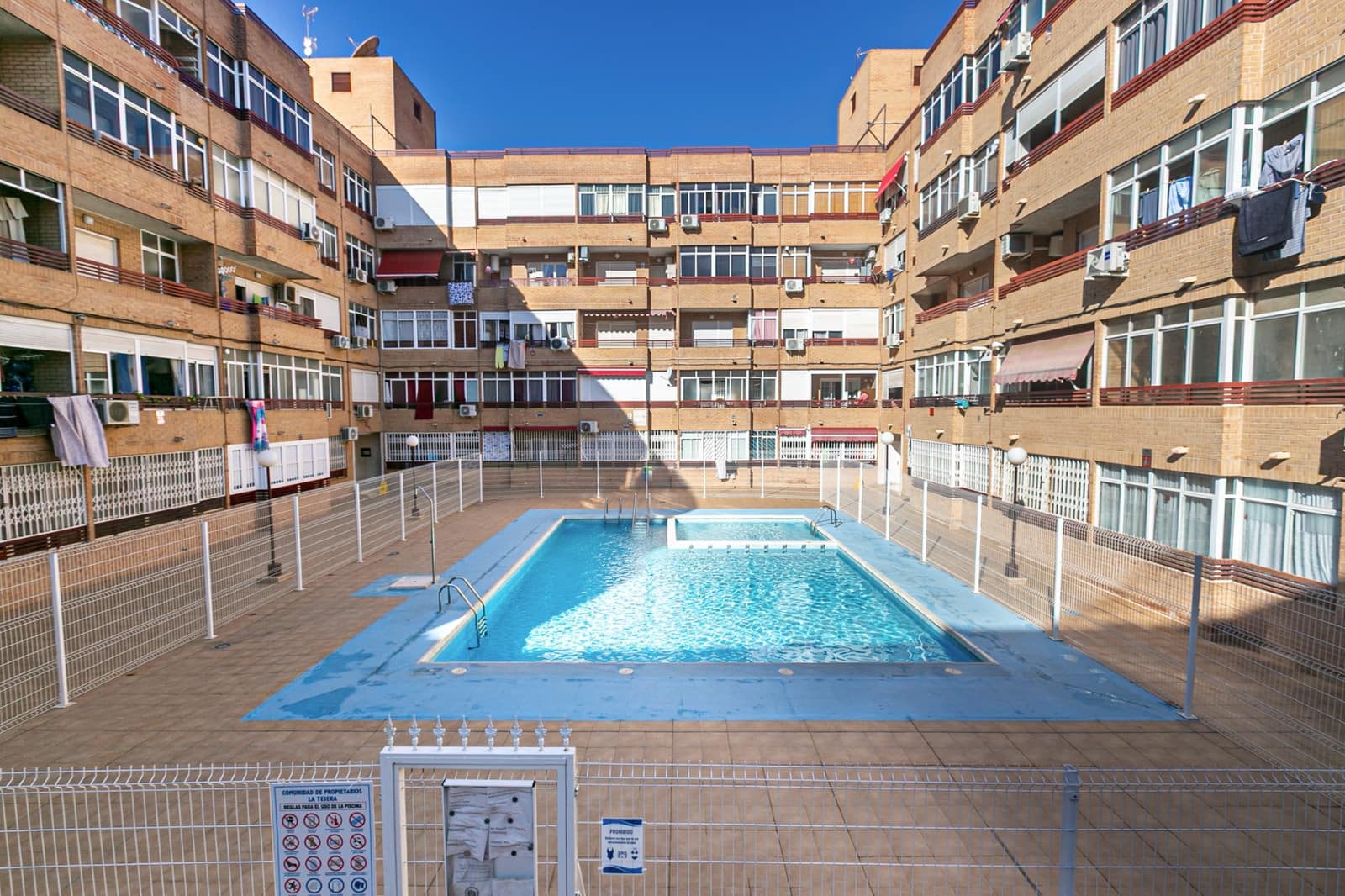 1 makuuhuone Huoneisto myytävänä paikassa Torrevieja mukana uima-altaan 
autotalli - 95 000 € (Ref: 10113353)