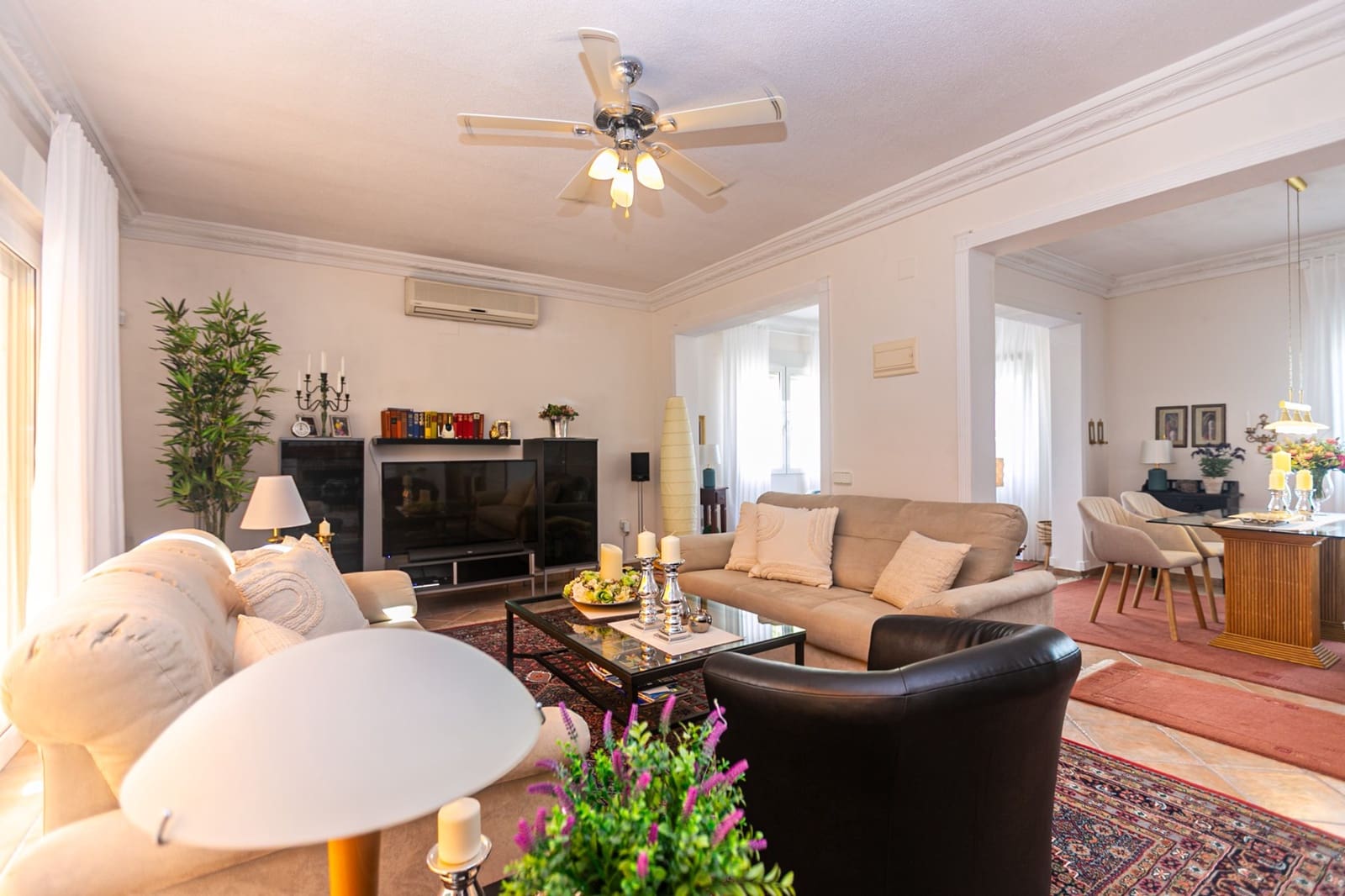 Chalet de 5 habitaciones en Villamartin en venta con piscina garaje - 698.900 € (Ref: 10134910)