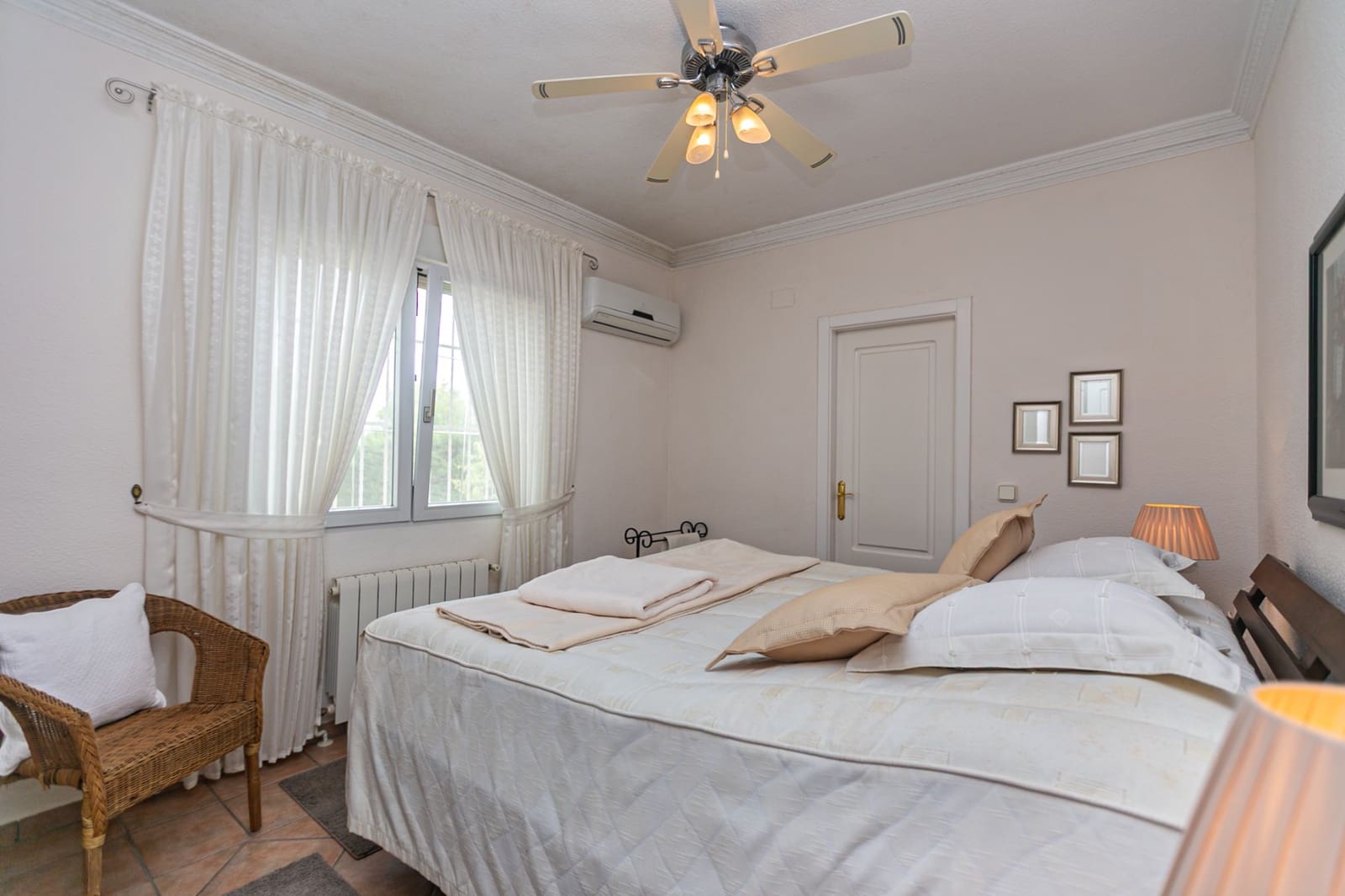 Chalet de 5 habitaciones en Villamartin en venta con piscina garaje - 698.900 € (Ref: 10134910)