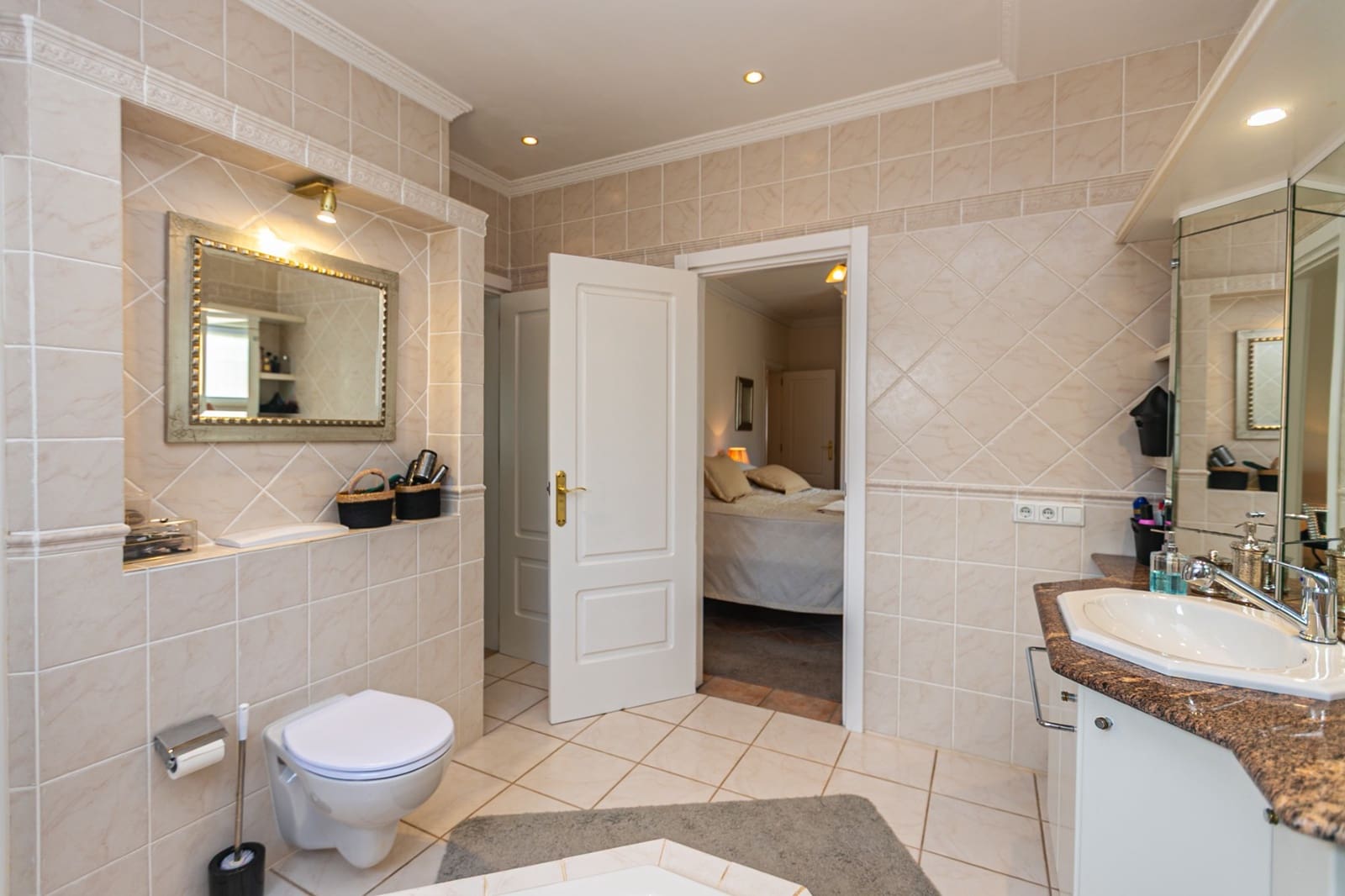 Chalet de 5 habitaciones en Villamartin en venta con piscina garaje - 698.900 € (Ref: 10134910)
