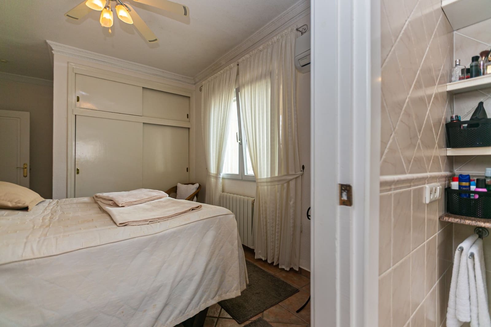 Chalet de 5 habitaciones en Villamartin en venta con piscina garaje - 698.900 € (Ref: 10134910)