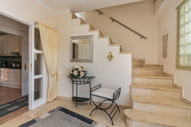 Chalet de 5 habitaciones en Villamartin, Orihuela en venta con piscina garaje - 698.900 € (Ref: 10134910)
