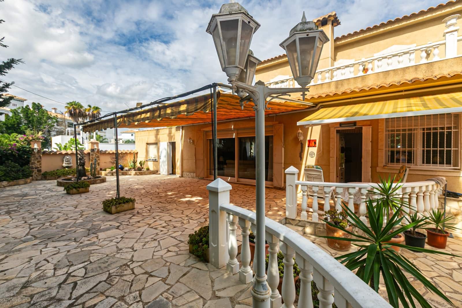 Chalet de 5 habitaciones en Villamartin en venta con piscina garaje - 698.900 € (Ref: 10134910)