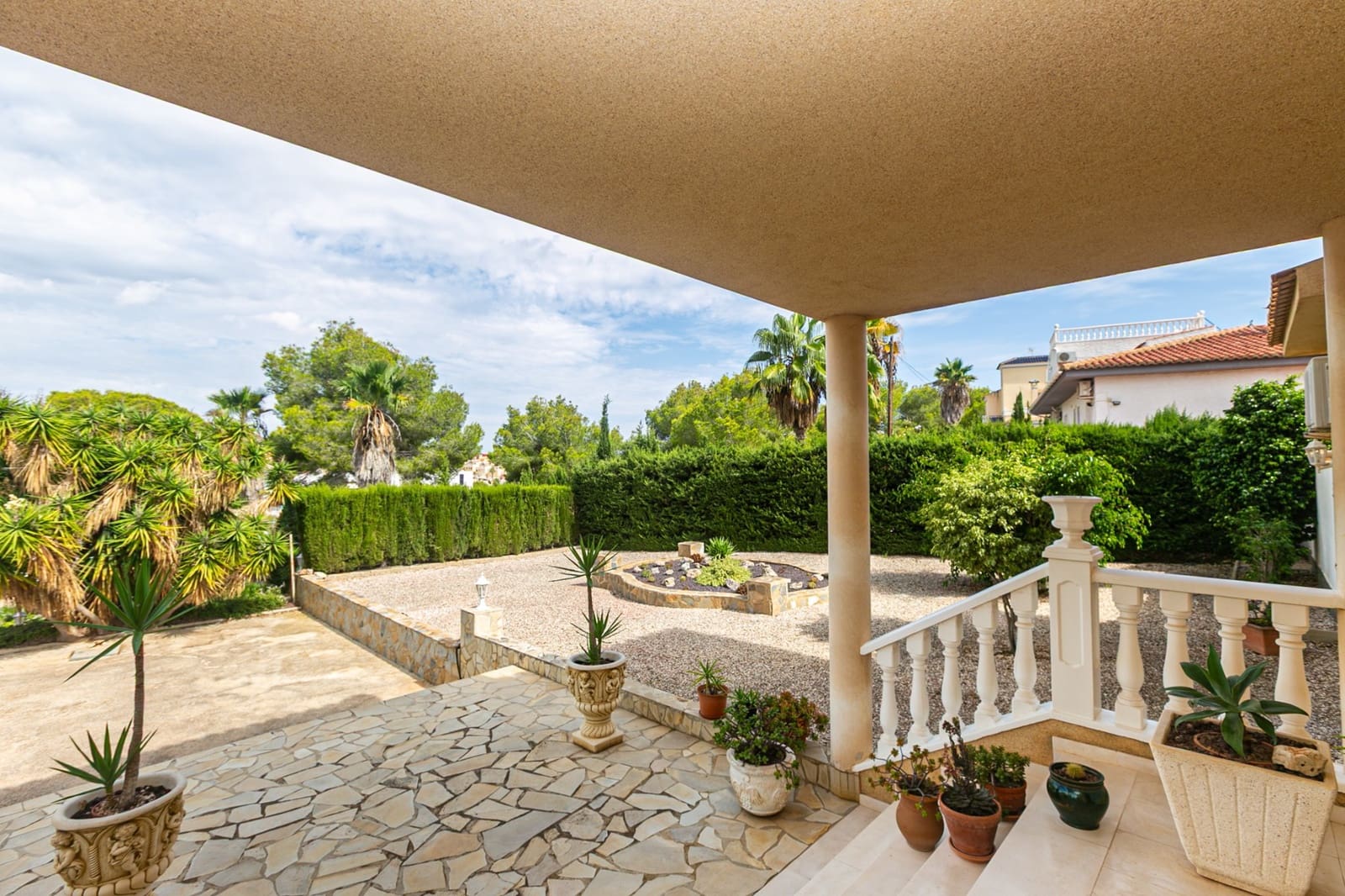 Chalet de 5 habitaciones en Villamartin en venta con piscina garaje - 698.900 € (Ref: 10134910)