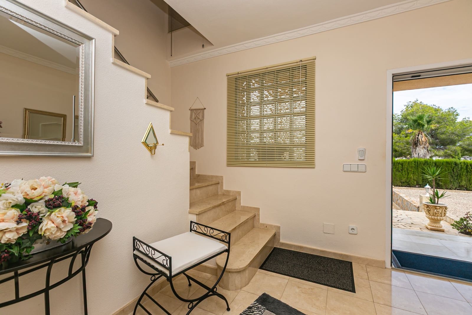 Chalet de 5 habitaciones en Villamartin en venta con piscina garaje - 698.900 € (Ref: 10134910)