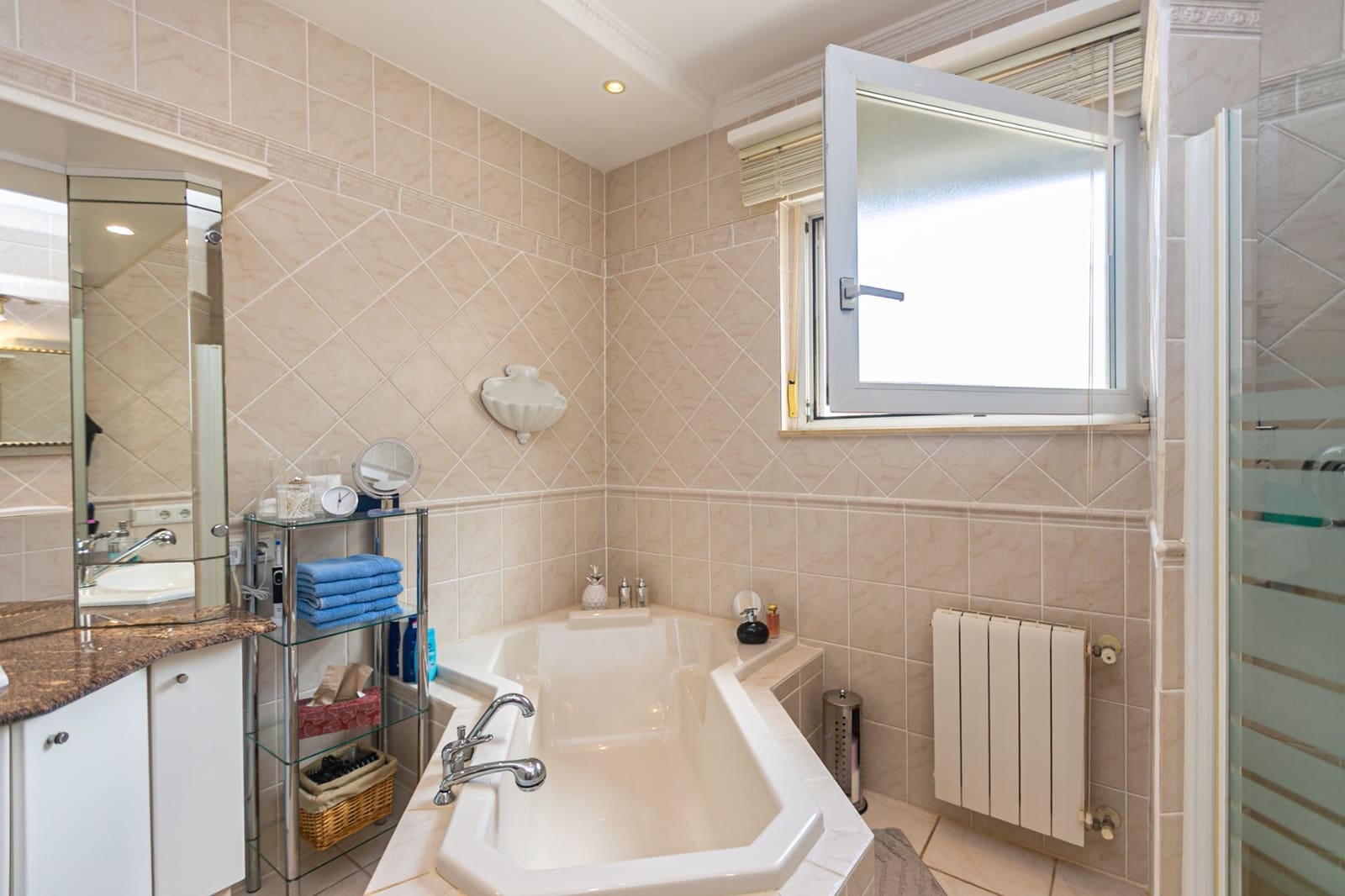 Chalet de 5 habitaciones en Villamartin en venta con piscina garaje - 698.900 € (Ref: 10134910)