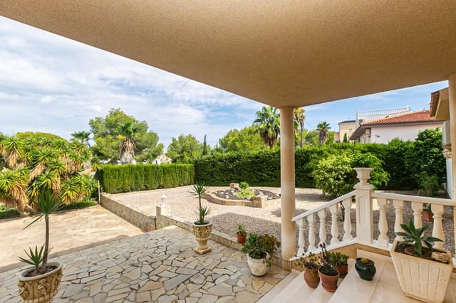Chalet de 5 habitaciones en Villamartin, Orihuela en venta con piscina garaje - 698.900 € (Ref: 10134910)