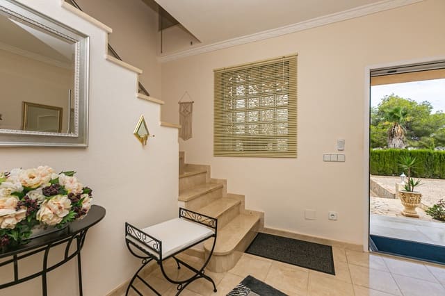 Chalet de 5 habitaciones en Villamartin, Orihuela en venta con piscina garaje - 698.900 € (Ref: 10134910)