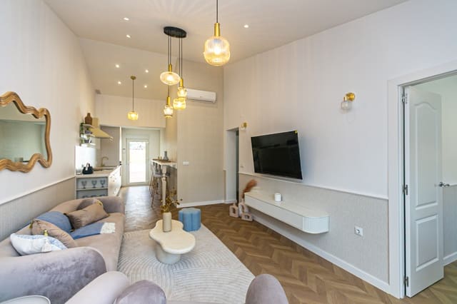 Pareado de 4 habitaciones en Punta Prima, Torrevieja en venta con piscina garaje - 749.000 € (Ref: 10136447)