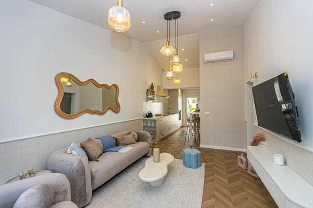 Pareado de 4 habitaciones en Punta Prima, Torrevieja en venta con piscina garaje - 749.000 € (Ref: 10136447)