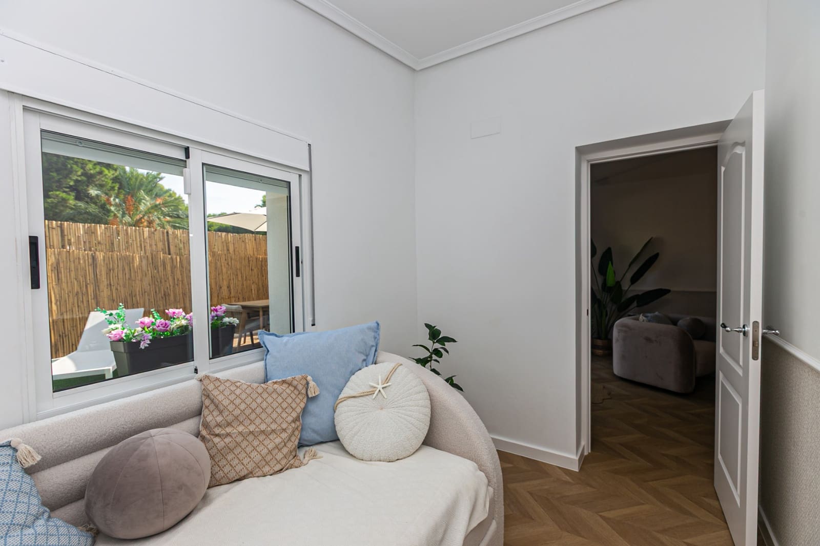 4 soverom Kjedet enebolig til salgs i Punta Prima med svømmebasseng garasje - € 749 000 (Ref: 10136447)