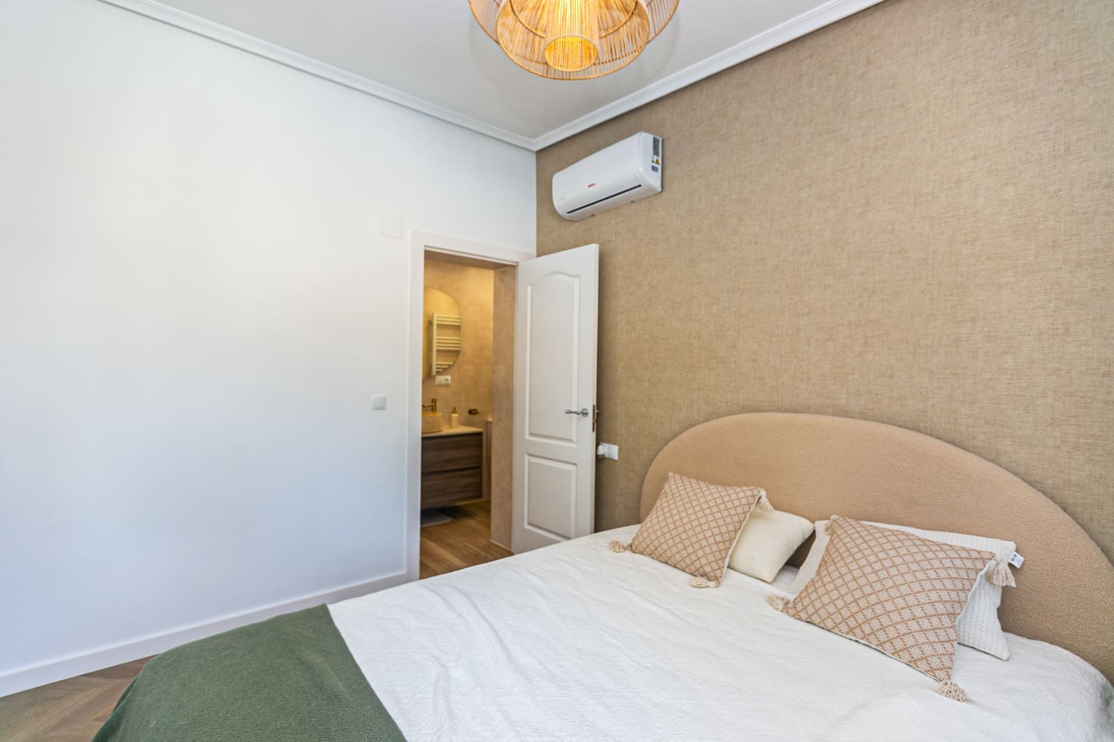 4 soverom Kjedet enebolig til salgs i Punta Prima med svømmebasseng garasje - € 749 000 (Ref: 10136447)