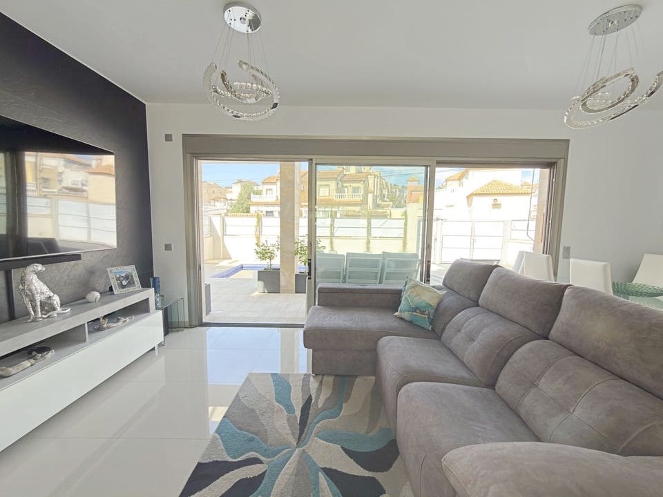 4 sovrum Villa till salu i Villamartin med pool garage - 469 950 € (Ref: 10144839)