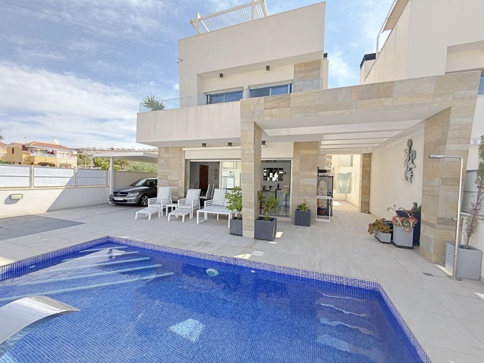 4 sovrum Villa till salu i Villamartin med pool garage - 469 950 € (Ref: 10144839)