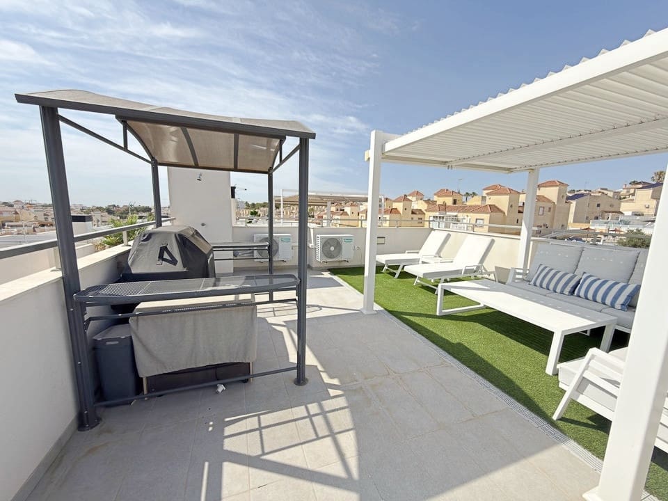 4 sovrum Villa till salu i Villamartin med pool garage - 469 950 € (Ref: 10144839)