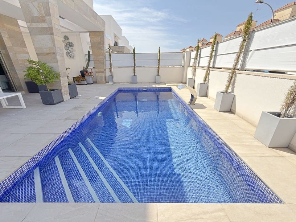 4 sovrum Villa till salu i Villamartin med pool garage - 469 950 € (Ref: 10144839)