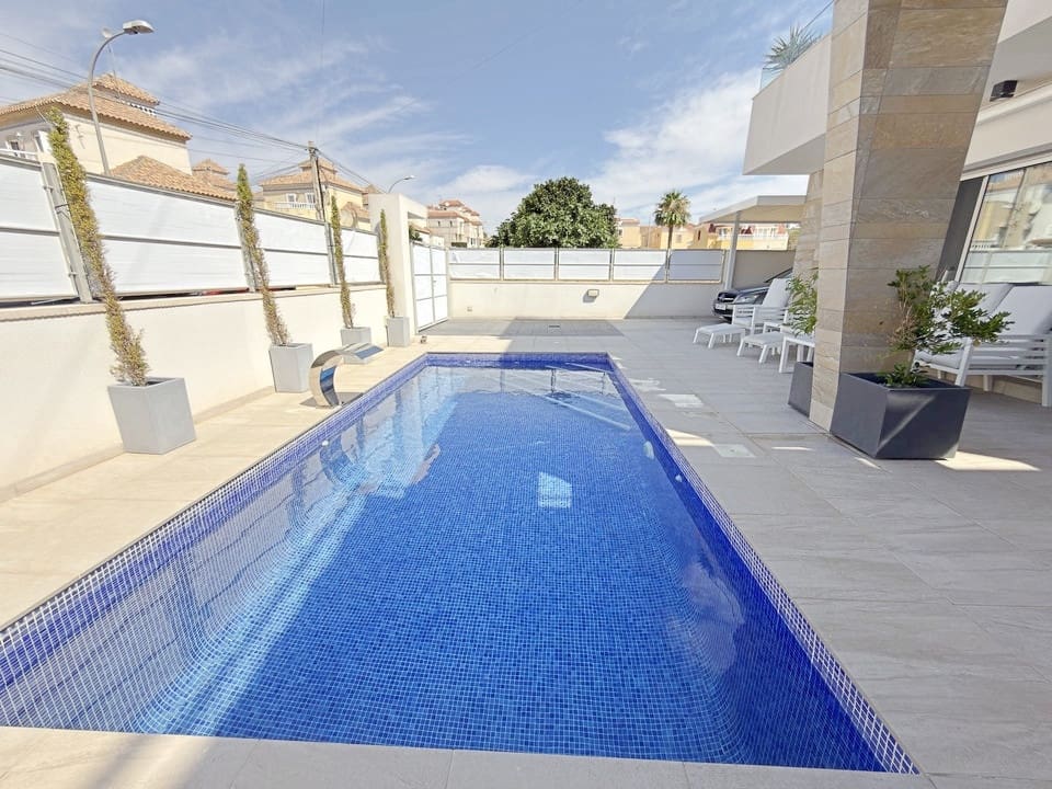 4 sovrum Villa till salu i Villamartin med pool garage - 469 950 € (Ref: 10144839)