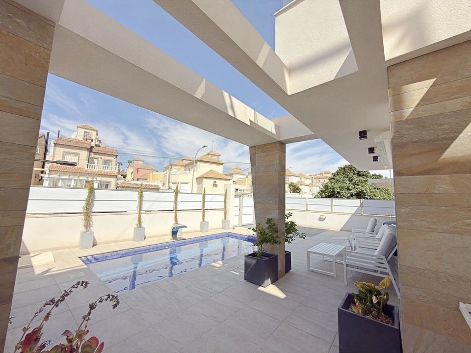4 sovrum Villa till salu i Villamartin med pool garage - 469 950 € (Ref: 10144839)