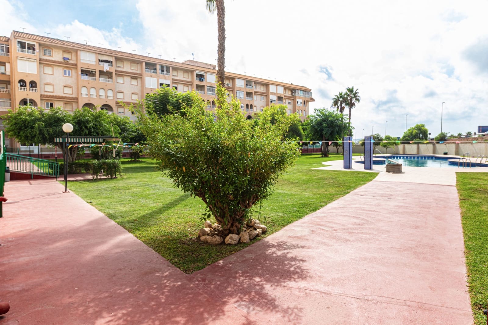 2 sypialnia Penthouse na sprzedaż w Torrevieja z basenem - 152 000 € (Ref: 10155912)