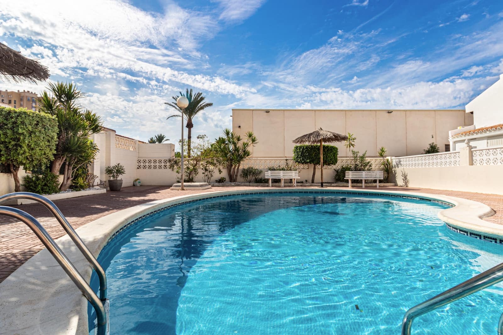 Pareado de 3 habitaciones en Torrevieja en venta con piscina - 210.000 € (Ref: 10156839)