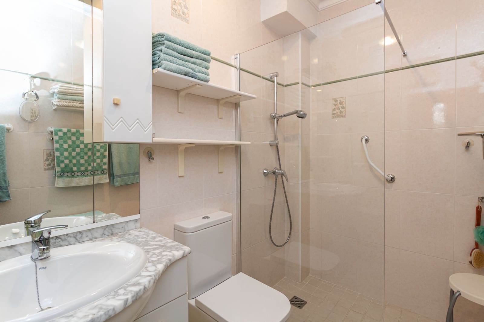 Pareado de 3 habitaciones en Torrevieja en venta con piscina - 210.000 € (Ref: 10156839)