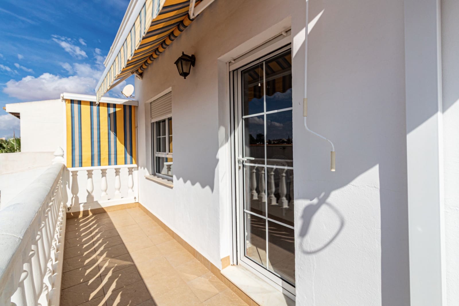 Pareado de 3 habitaciones en Torrevieja en venta con piscina - 210.000 € (Ref: 10156839)