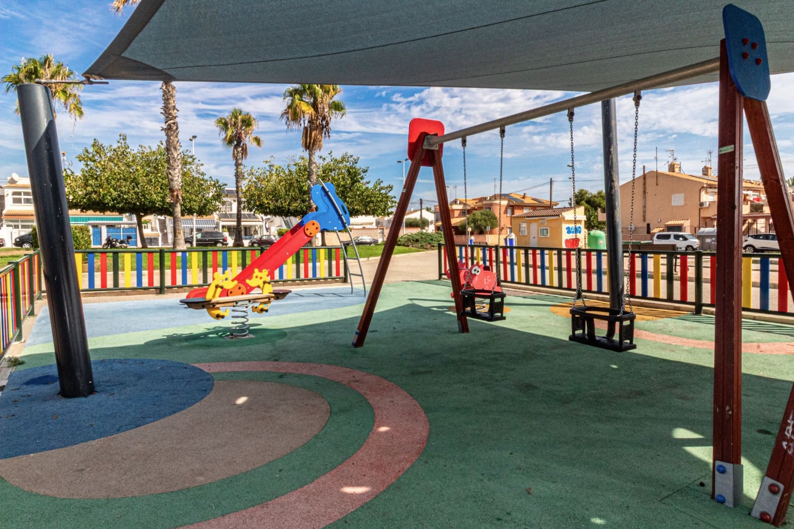 Pareado de 3 habitaciones en Torrevieja en venta con piscina - 210.000 € (Ref: 10156839)
