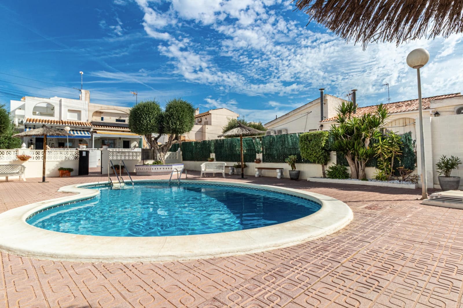 Pareado de 3 habitaciones en Torrevieja en venta con piscina - 210.000 € (Ref: 10156839)
