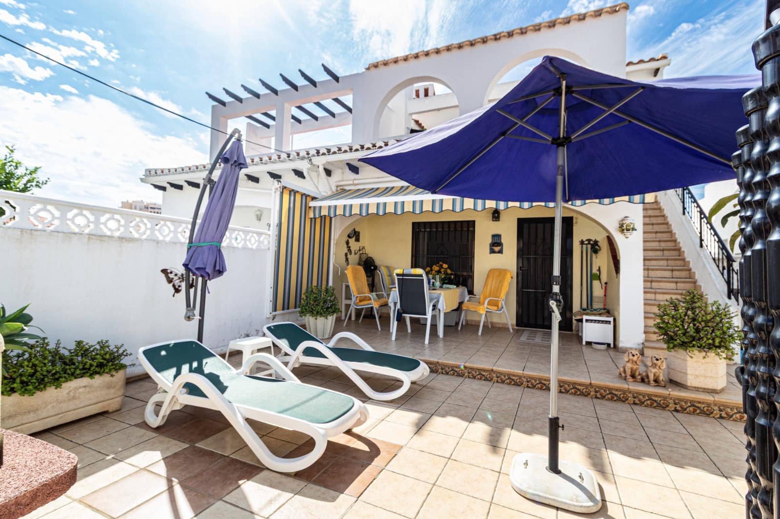 Pareado de 3 habitaciones en Torrevieja en venta con piscina - 210.000 € (Ref: 10156839)