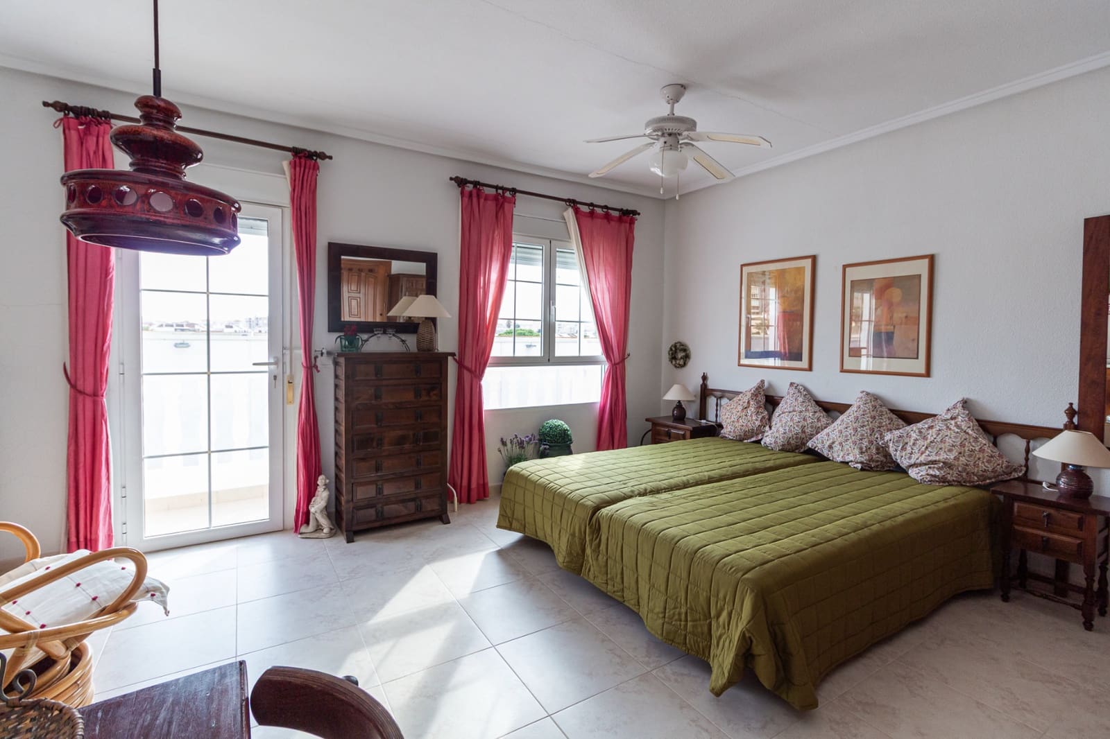 Pareado de 3 habitaciones en Torrevieja en venta con piscina - 210.000 € (Ref: 10156839)