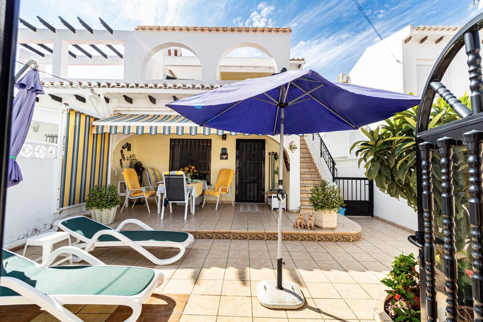 Pareado de 3 habitaciones en Torrevieja en venta con piscina - 210.000 € (Ref: 10156839)