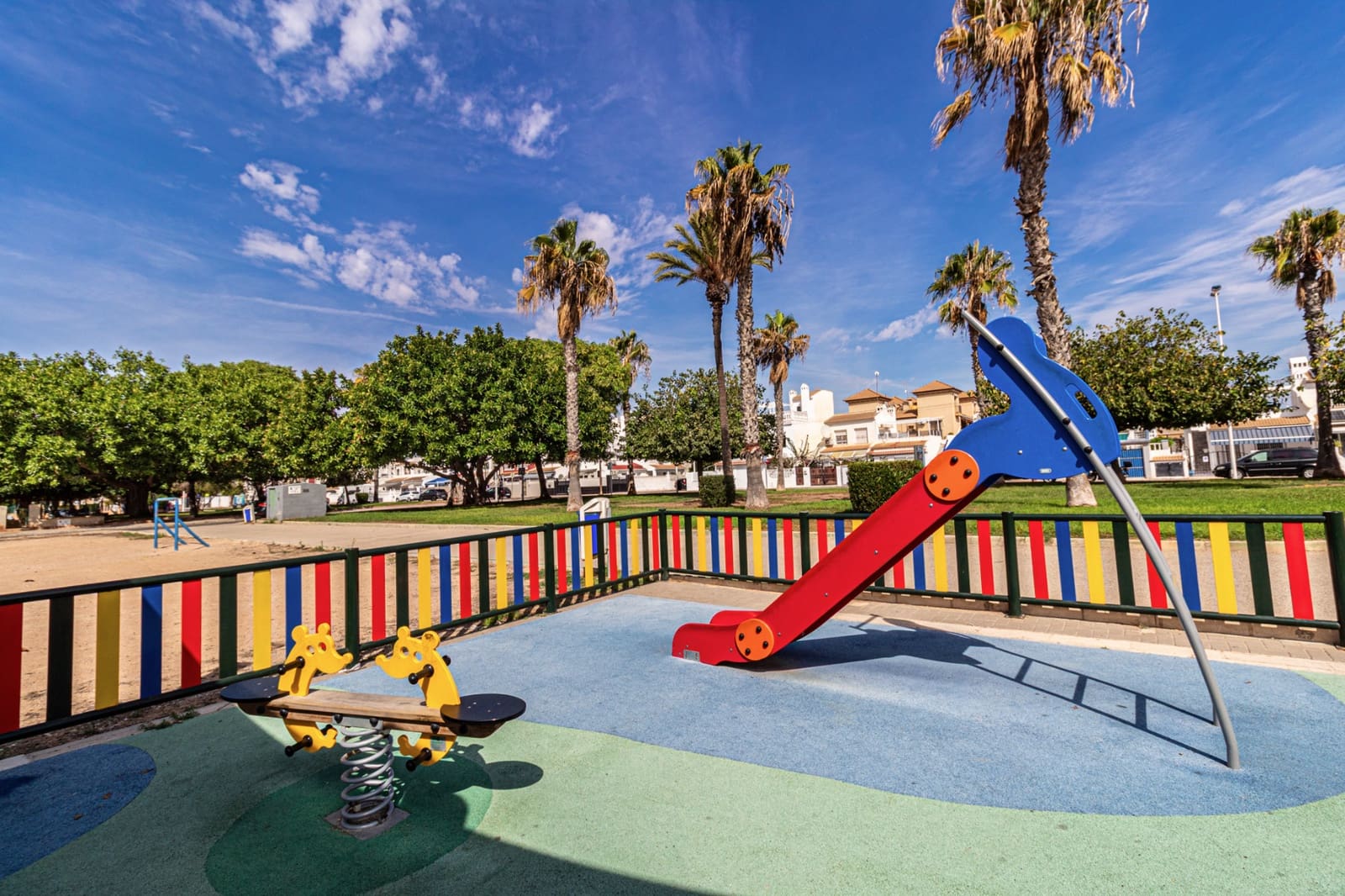 Pareado de 3 habitaciones en Torrevieja en venta con piscina - 210.000 € (Ref: 10156839)