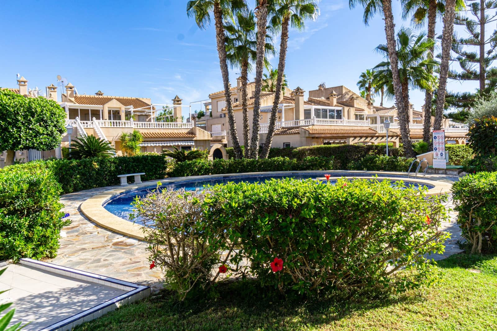 2 soveværelse Lejlighed til salg i Playa Flamenca med swimmingpool garage - € 215.000 (Ref: 10172135)