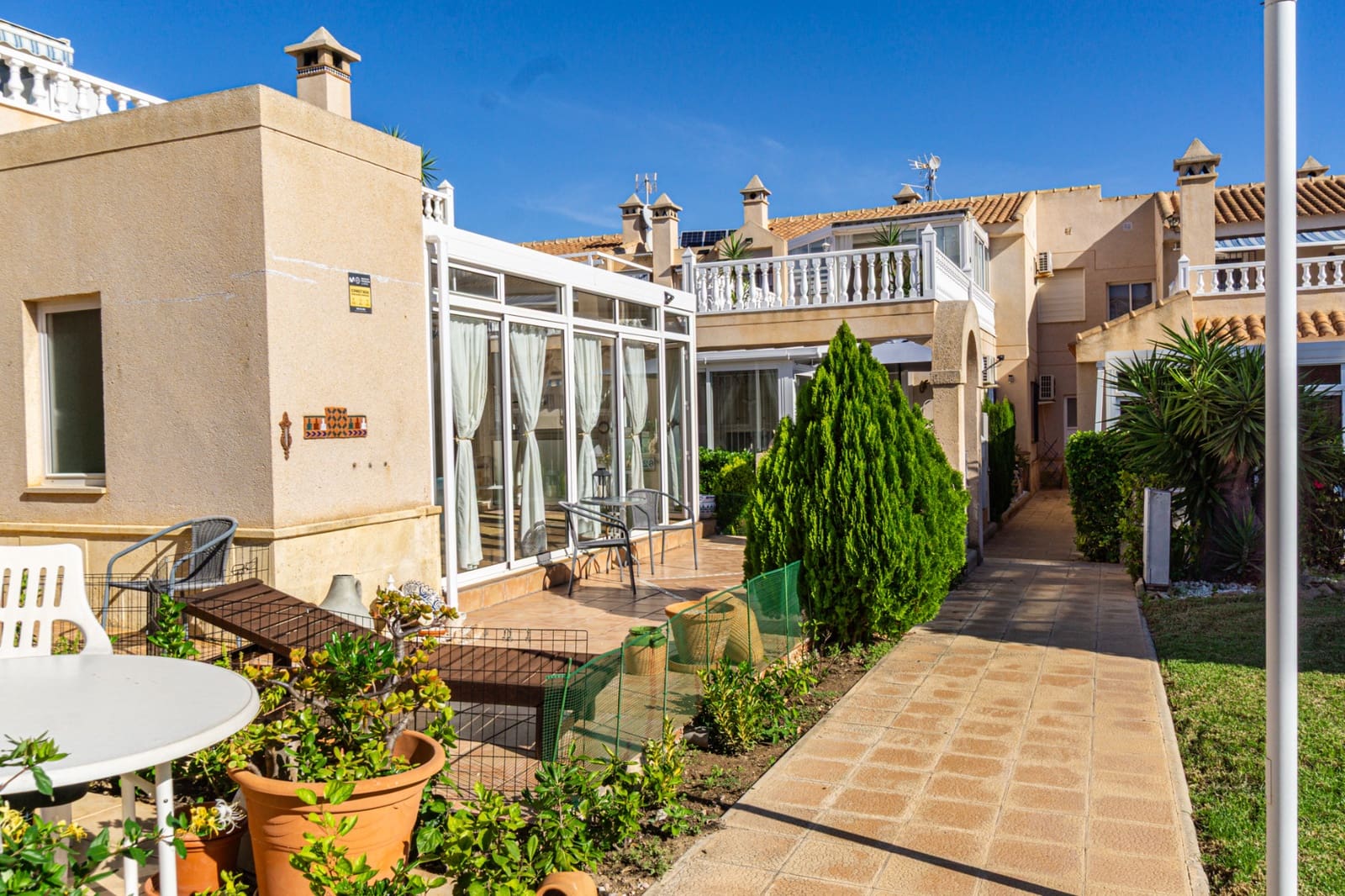 2 soveværelse Lejlighed til salg i Playa Flamenca med swimmingpool garage - € 215.000 (Ref: 10172135)