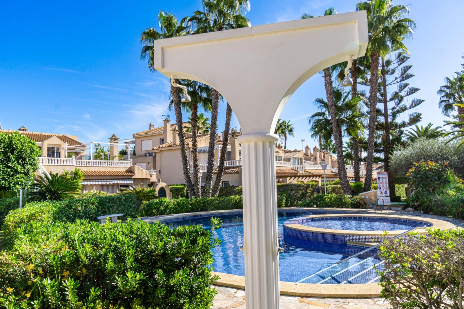 2 soveværelse Lejlighed til salg i Playa Flamenca med swimmingpool garage - € 215.000 (Ref: 10172135)