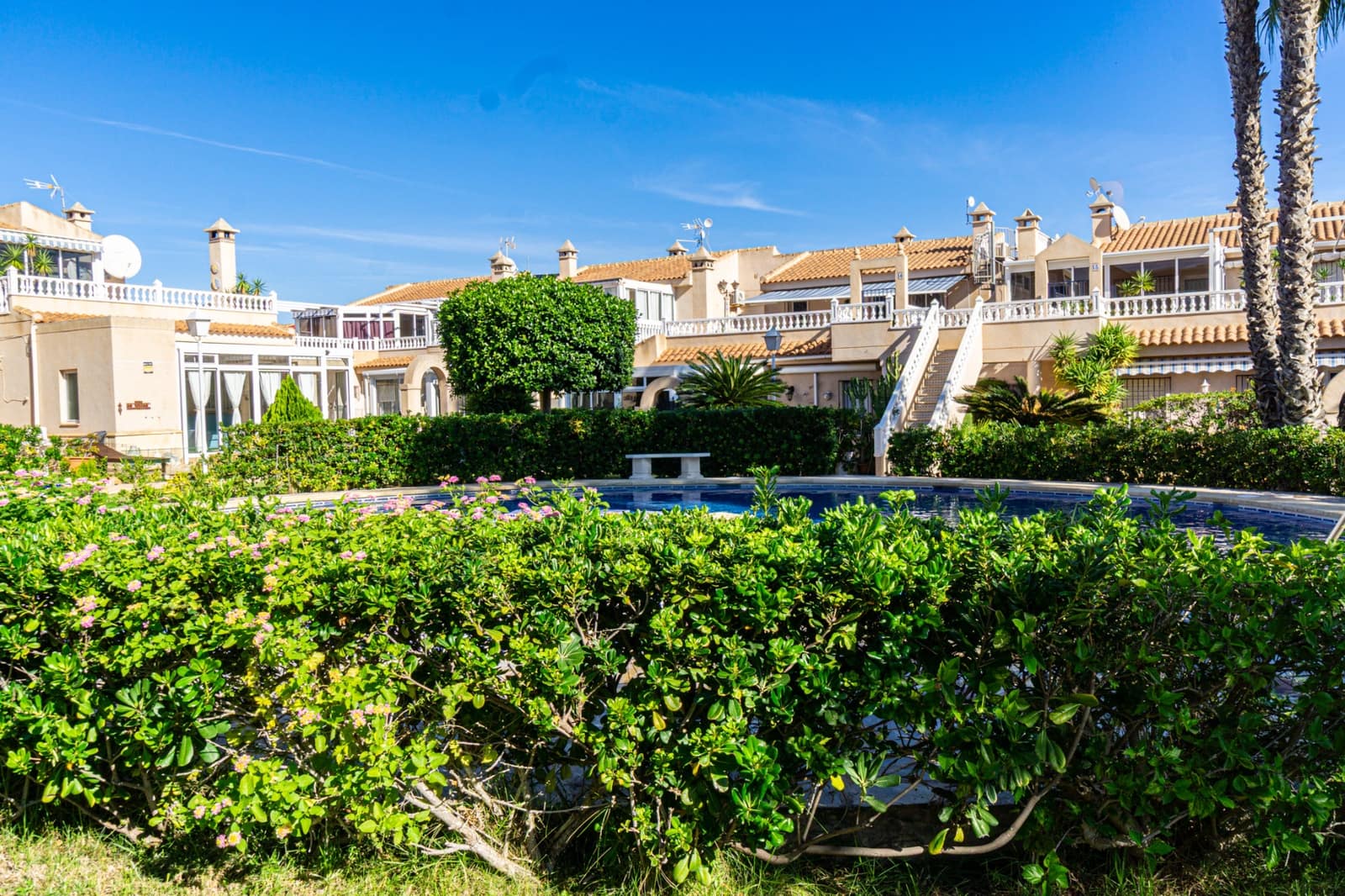 2 soveværelse Lejlighed til salg i Playa Flamenca med swimmingpool garage - € 215.000 (Ref: 10172135)