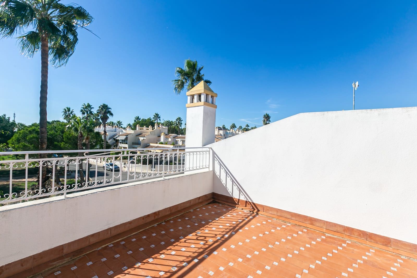 Casa de 2 habitaciones en Villamartin en venta con piscina - 279.900 € (Ref: 10175662)