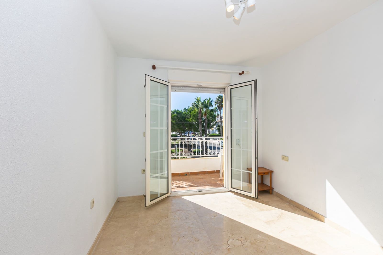 Casa de 2 habitaciones en Villamartin en venta con piscina - 279.900 € (Ref: 10175662)