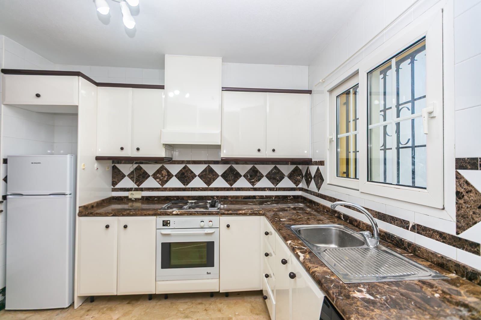 Casa de 2 habitaciones en Villamartin en venta con piscina - 279.900 € (Ref: 10175662)