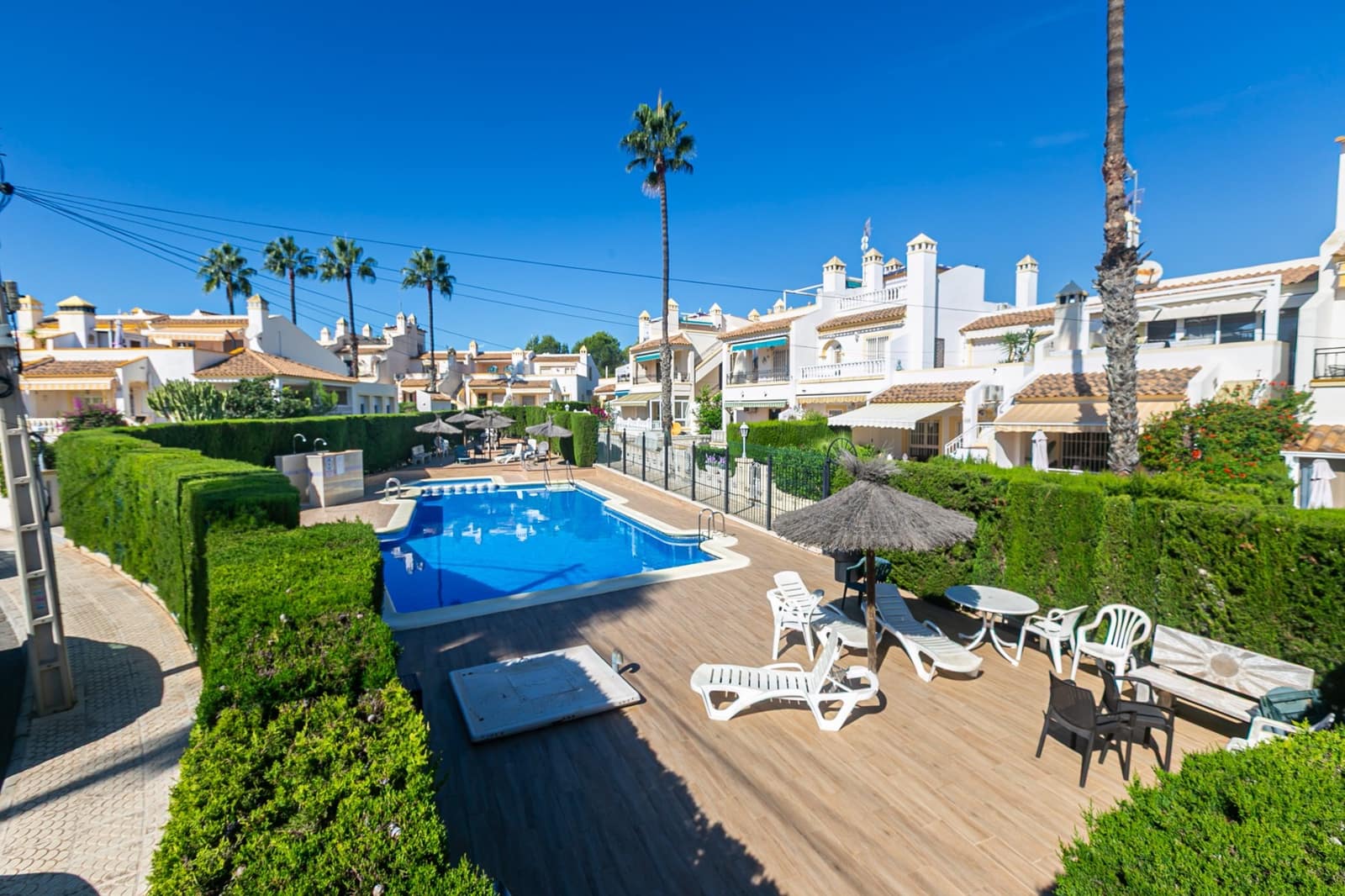 Casa de 2 habitaciones en Villamartin en venta con piscina - 279.900 € (Ref: 10175662)