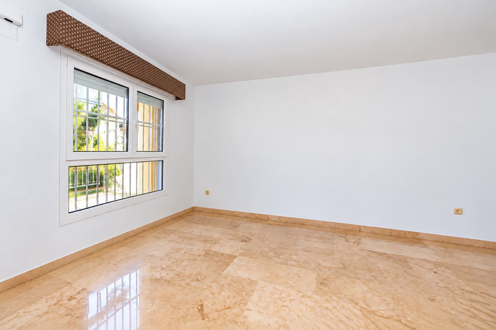 Casa de 2 habitaciones en Villamartin en venta con piscina - 279.900 € (Ref: 10175662)