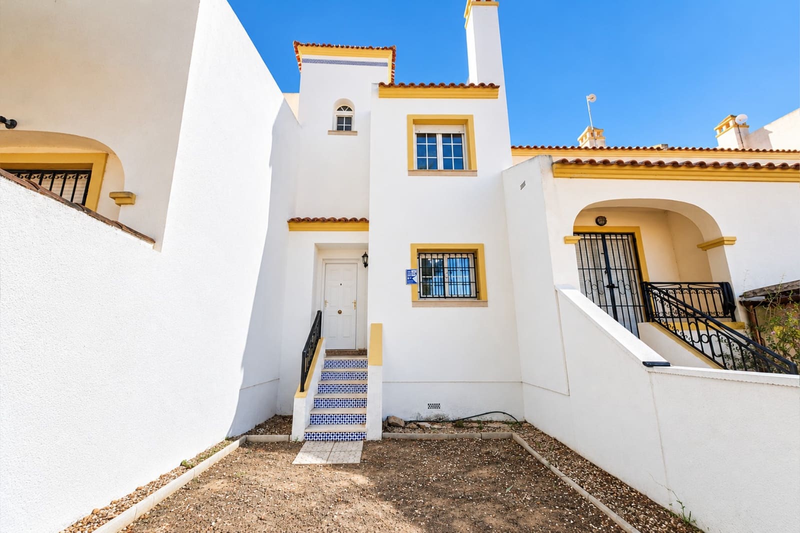 Casa de 2 habitaciones en Villamartin en venta con piscina - 279.900 € (Ref: 10175662)