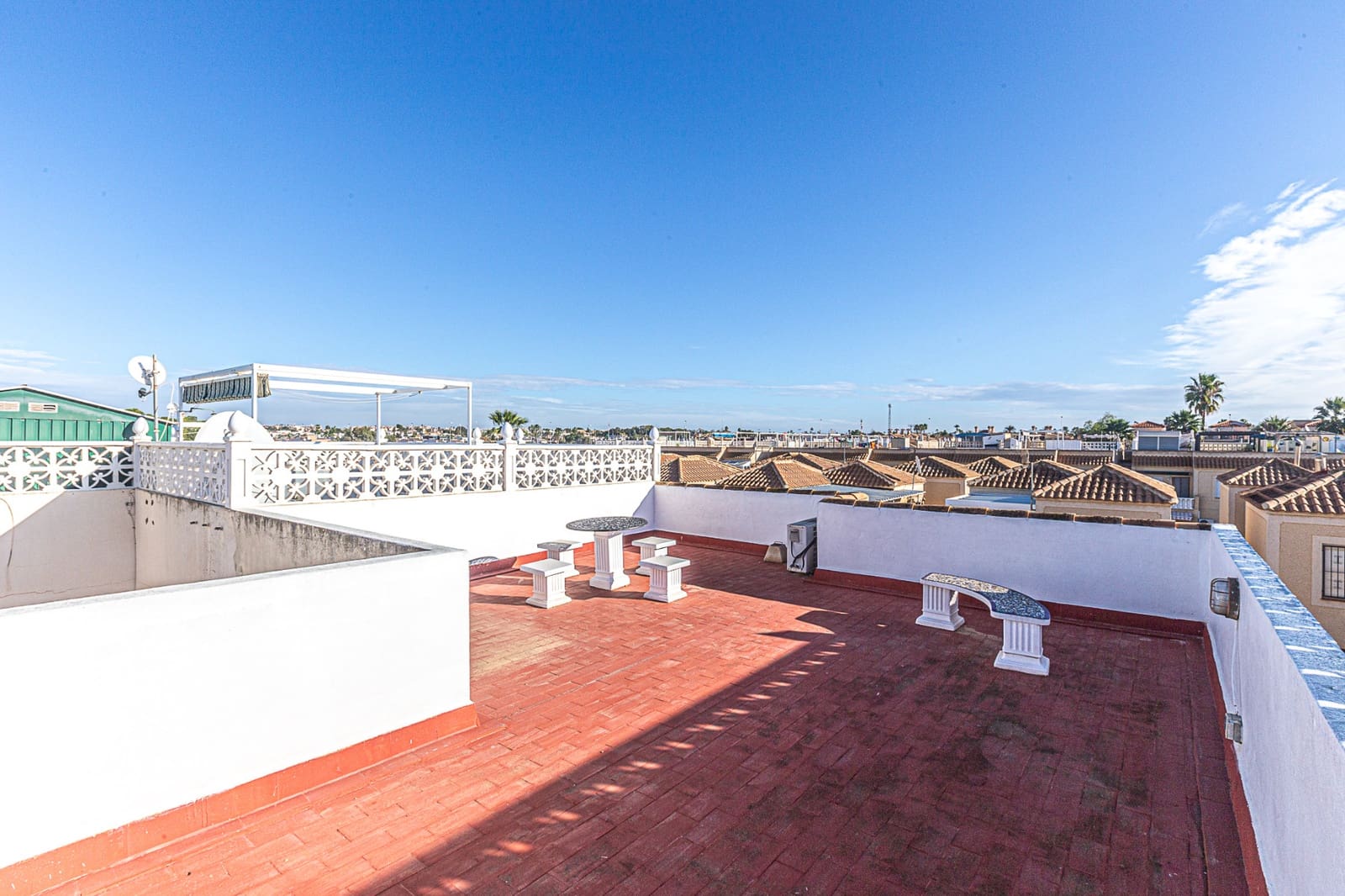 Ático de 2 habitaciones en Torrevieja en venta con piscina - 129.000 € (Ref: 10175780)
